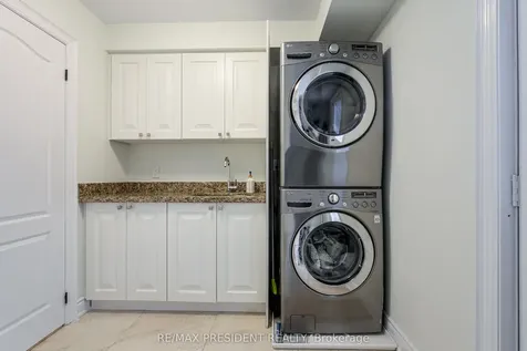 42 Mount Forest Drive Brampton ON L6Z 1B7