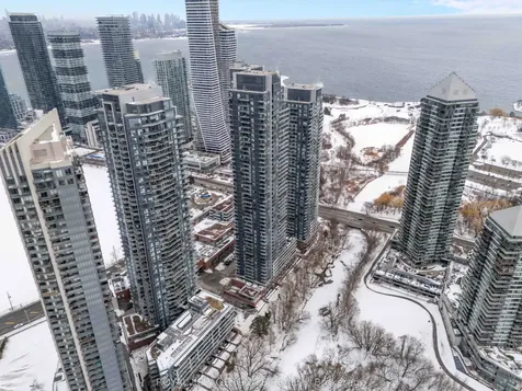 2220 Lakeshore Boulevard W Toronto ON M8V 0C1
