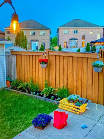 8 Keirstead Trail Brampton ON L6R 0G7