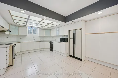 28 Manswood Crescent Brampton ON L6T 0A4