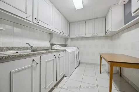 28 Manswood Crescent Brampton ON L6T 0A4