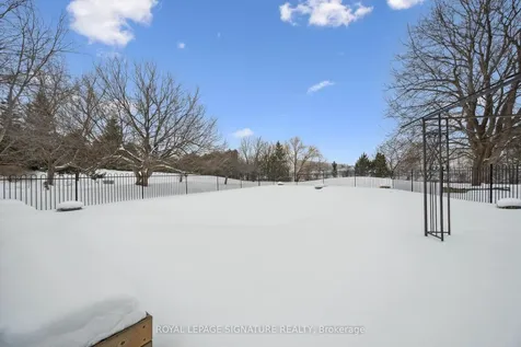 28 Manswood Crescent Brampton ON L6T 0A4