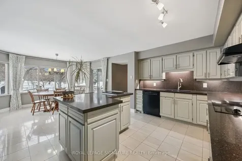 28 Manswood Crescent Brampton ON L6T 0A4