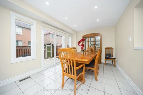 15 Starhill Crescent Brampton ON L6R 2P9