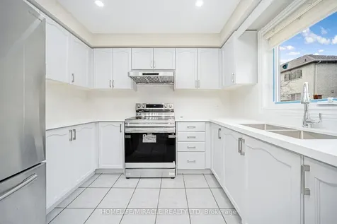 15 Starhill Crescent Brampton ON L6R 2P9