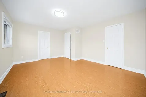 15 Starhill Crescent Brampton ON L6R 2P9