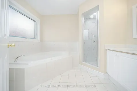 15 Starhill Crescent Brampton ON L6R 2P9