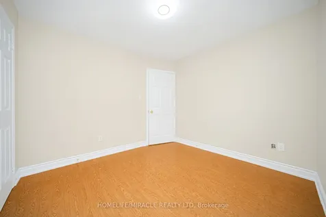 15 Starhill Crescent Brampton ON L6R 2P9