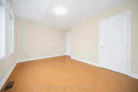 15 Starhill Crescent Brampton ON L6R 2P9