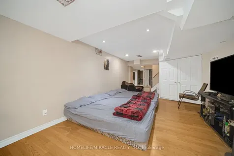 15 Starhill Crescent Brampton ON L6R 2P9