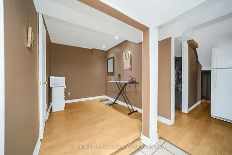 15 Starhill Crescent Brampton ON L6R 2P9