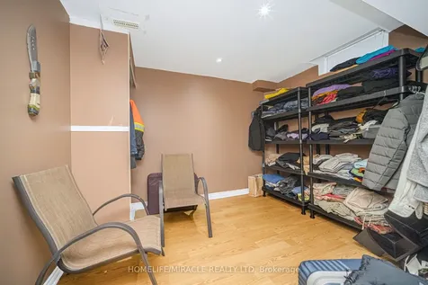 15 Starhill Crescent Brampton ON L6R 2P9