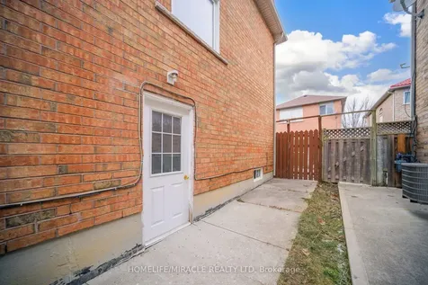 15 Starhill Crescent Brampton ON L6R 2P9