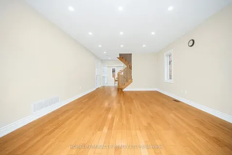 15 Starhill Crescent Brampton ON L6R 2P9