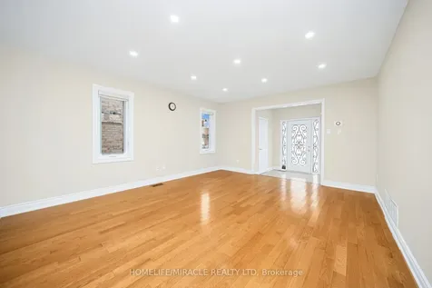 15 Starhill Crescent Brampton ON L6R 2P9