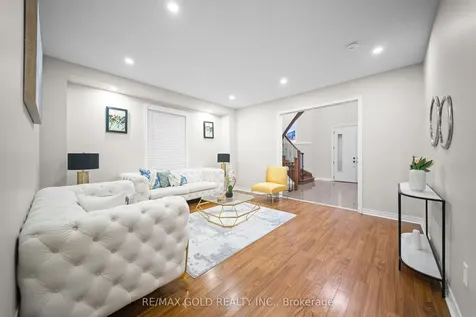 45 Delphinium Way Brampton ON L7A 0N3