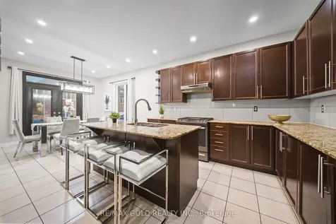 45 Delphinium Way Brampton ON L7A 0N3