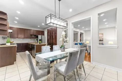 45 Delphinium Way Brampton ON L7A 0N3