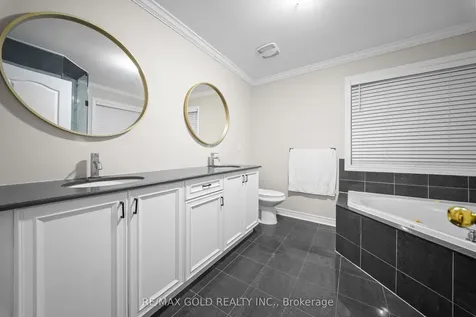 45 Delphinium Way Brampton ON L7A 0N3