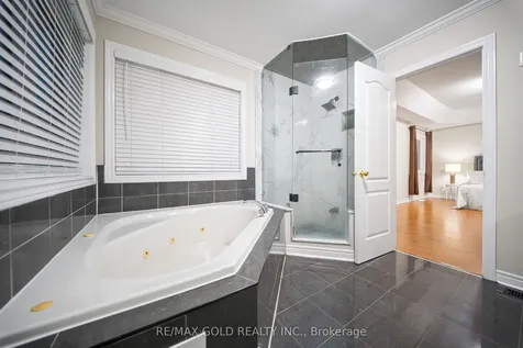 45 Delphinium Way Brampton ON L7A 0N3