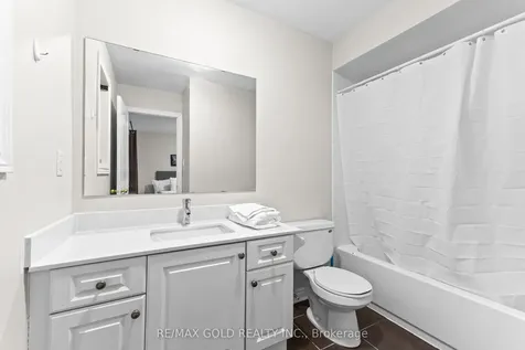 45 Delphinium Way Brampton ON L7A 0N3