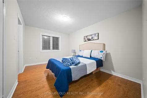 45 Delphinium Way Brampton ON L7A 0N3