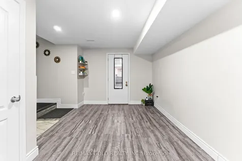 45 Delphinium Way Brampton ON L7A 0N3