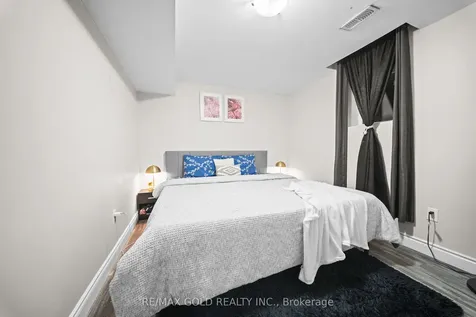 45 Delphinium Way Brampton ON L7A 0N3