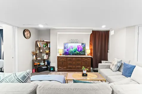 45 Delphinium Way Brampton ON L7A 0N3