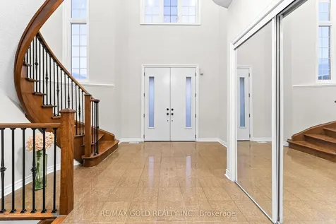 45 Delphinium Way Brampton ON L7A 0N3