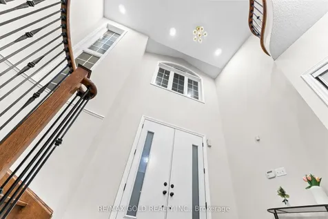 45 Delphinium Way Brampton ON L7A 0N3