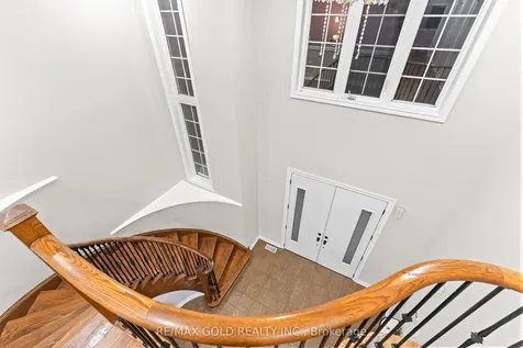 45 Delphinium Way Brampton ON L7A 0N3