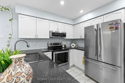 10 Narrow Valley Crescent Brampton ON L6R 2M6