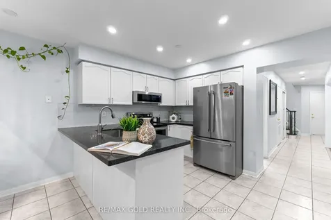 10 Narrow Valley Crescent Brampton ON L6R 2M6