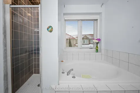 10 Narrow Valley Crescent Brampton ON L6R 2M6