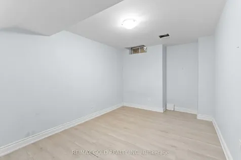 10 Narrow Valley Crescent Brampton ON L6R 2M6