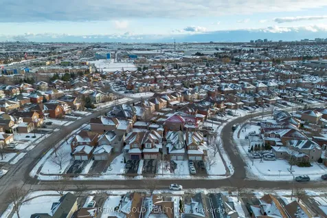 10 Narrow Valley Crescent Brampton ON L6R 2M6