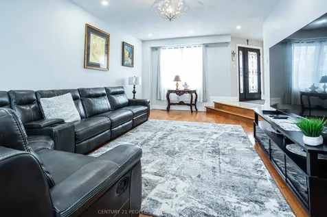 32 Madrid Crescent Brampton ON L6S 2X4