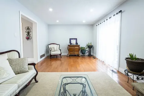 32 Madrid Crescent Brampton ON L6S 2X4