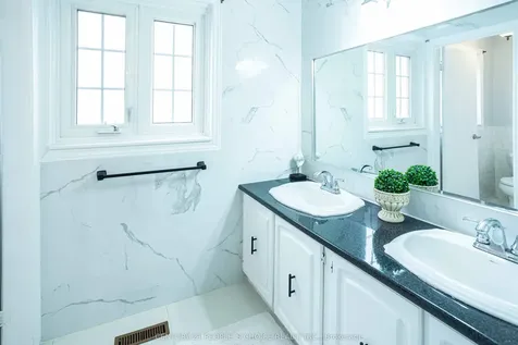 32 Madrid Crescent Brampton ON L6S 2X4