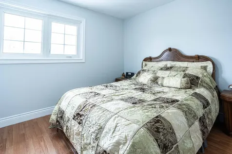 32 Madrid Crescent Brampton ON L6S 2X4