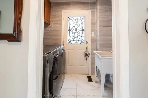 32 Madrid Crescent Brampton ON L6S 2X4