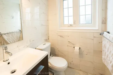 32 Madrid Crescent Brampton ON L6S 2X4