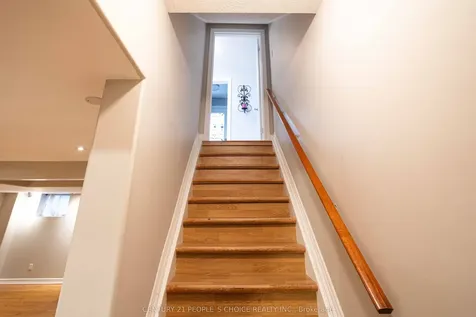 32 Madrid Crescent Brampton ON L6S 2X4