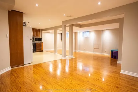 32 Madrid Crescent Brampton ON L6S 2X4