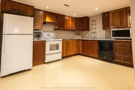 32 Madrid Crescent Brampton ON L6S 2X4