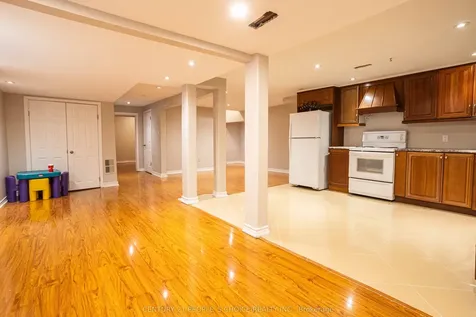 32 Madrid Crescent Brampton ON L6S 2X4