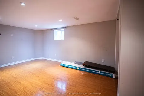 32 Madrid Crescent Brampton ON L6S 2X4