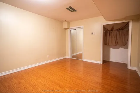 32 Madrid Crescent Brampton ON L6S 2X4