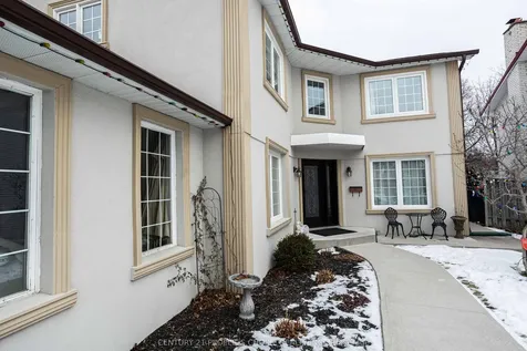 32 Madrid Crescent Brampton ON L6S 2X4